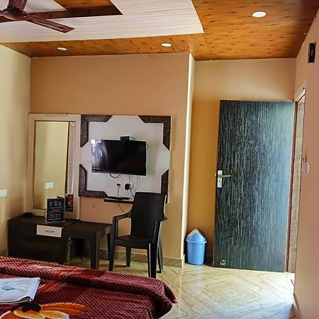 Oak Wood Homestay Banikhet 댈하우지 외부 사진