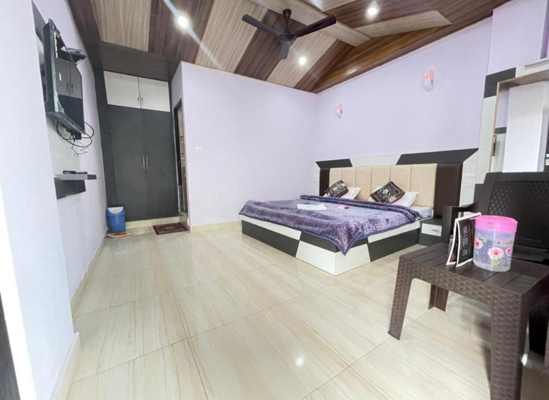 Oak Wood Homestay Banikhet 댈하우지 외부 사진